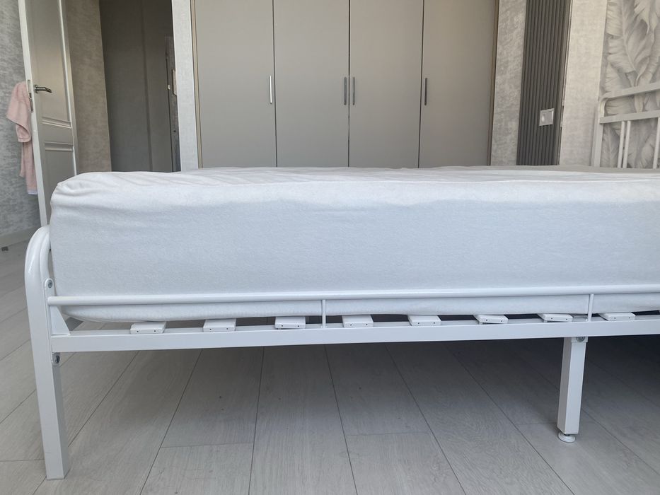 Двуспальная кровать от IKEA