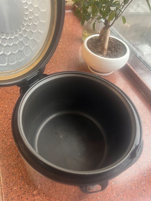 Мультиварка redmond почти новая