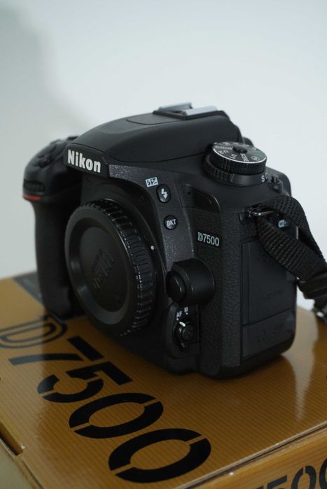 Nikon D7500 body 24k cadre  +2 baterii, Nikon dx 35mm f1.8