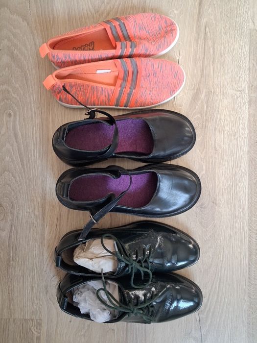 Кожаные туфельки на весну на шнурках плюс две пары в подарок
