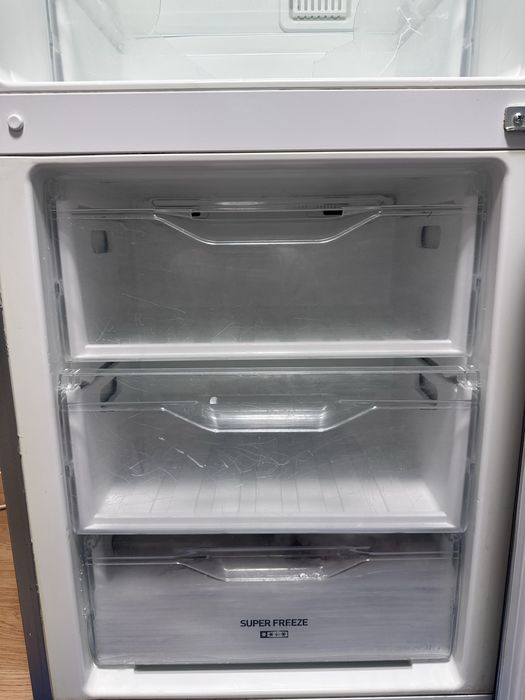 Б/у Indesit серый холодильник