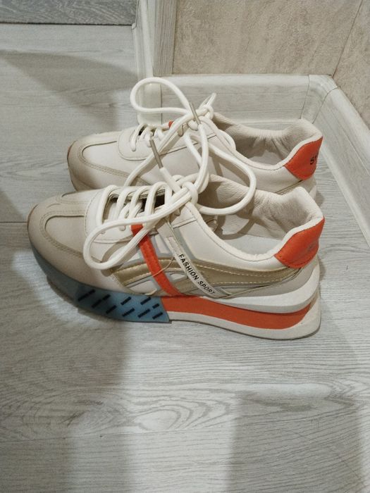 Женская обувь в хорошем состоянии