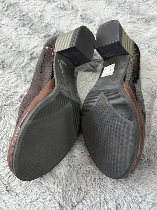 Vând pantofi damă piele naturala mărimea 36