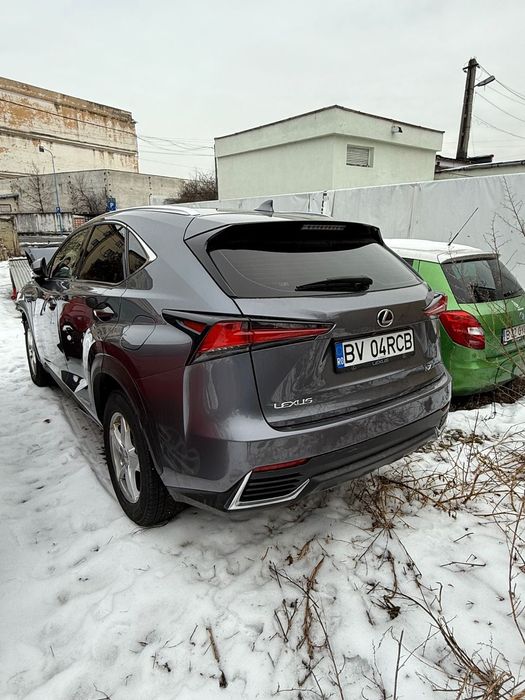 Lexus Seria NX Lexus NX300h Avariat .