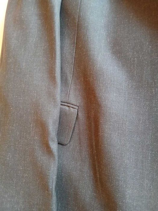 Erkaklar kostyum shim jileti sotiladi.