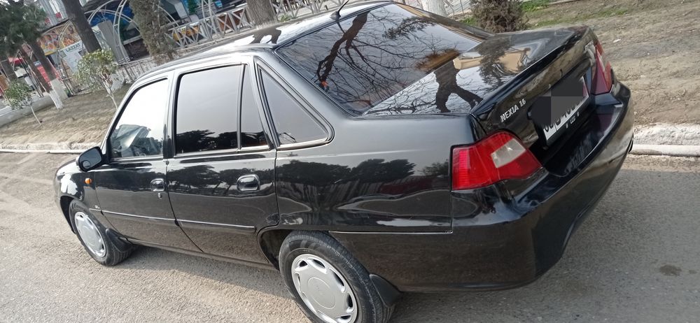 Nexia 2 sons gibrt 1poz sotiladi kraska toza petno bor.  Xolat ideal