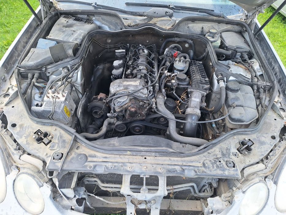 Dezmembrez mercede e class w211
