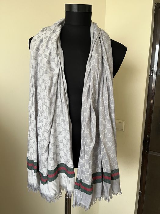 Esarfa Gucci , impecabila