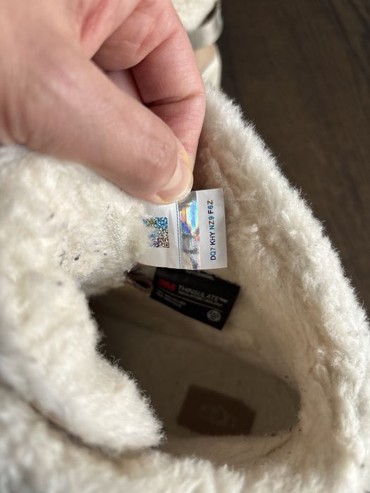 Moncler елек , Catimini рокля . UGG ботуши