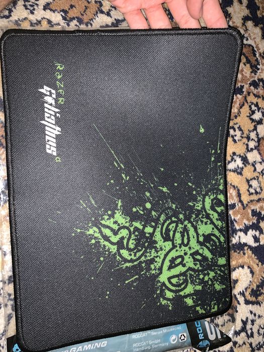 Коврик для копютера от бренда Razer