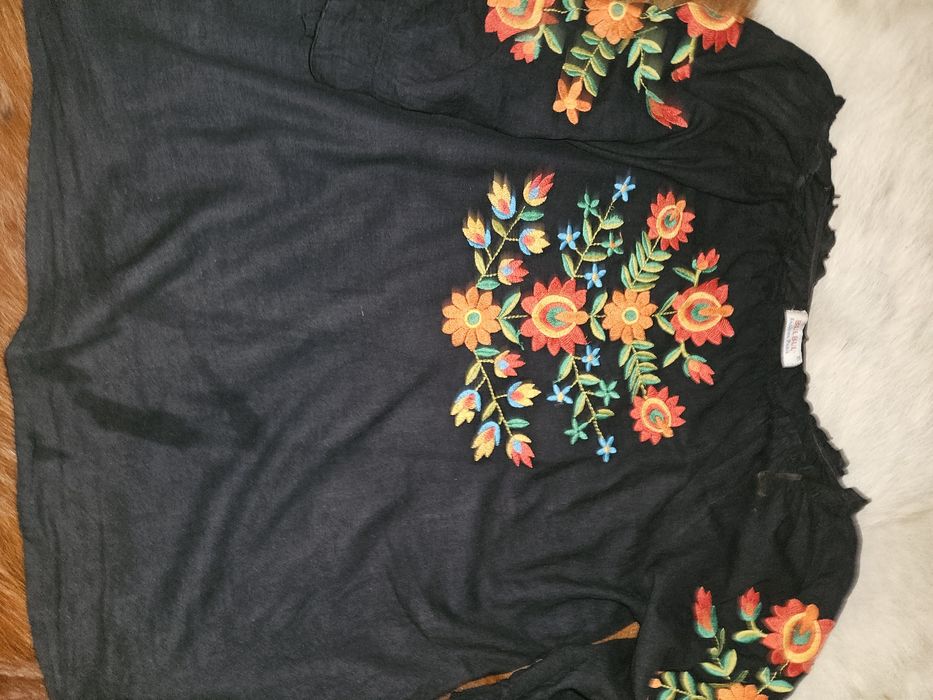 Vand bluza bbc neagra  tip ie cu broderie marime mare xl xxl cu buzuna