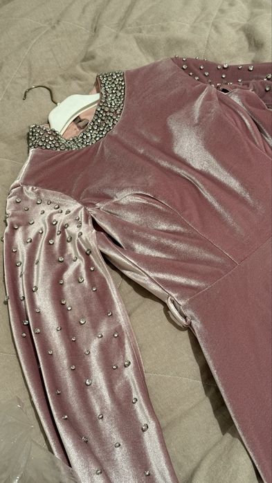 Платья оба почти новые