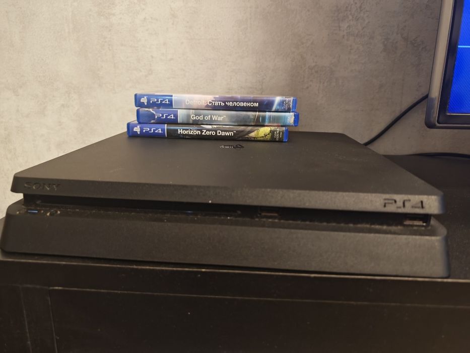 Продам Sony PlayStation 4 slim 1Tb