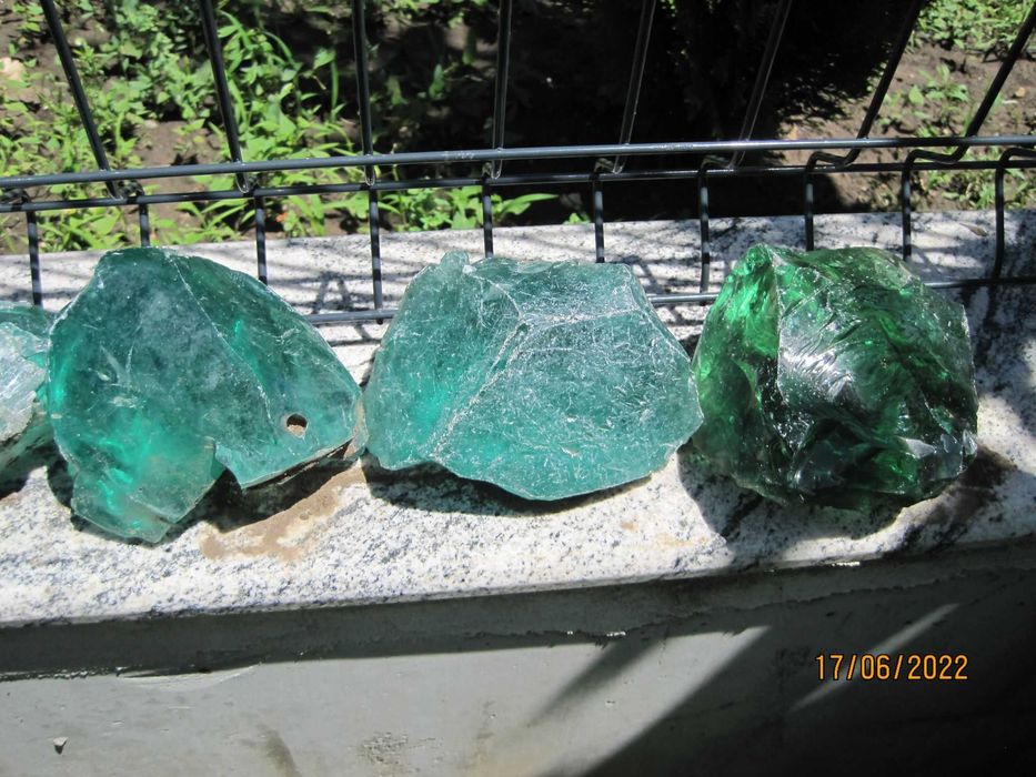 Цветни стъклени камъни за декорация