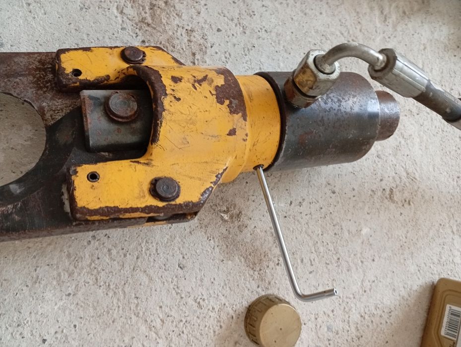 Cleste Hidraulic pt tăiat Țevi,cabluri,fier.