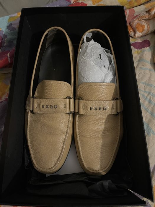 Продам брендовую обувь