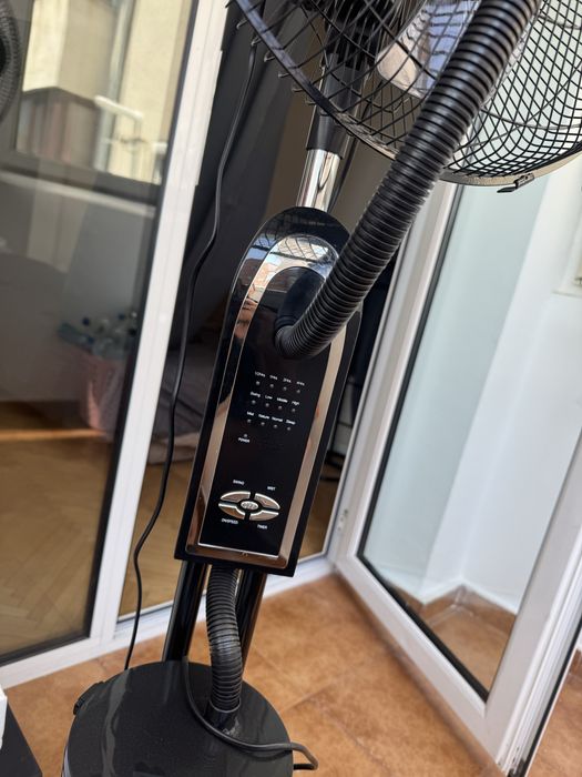 Ventilator putere mare cu umidificator, multe functii de setare ,se vad in poza,este aproape nou, folosit de cateva ori!