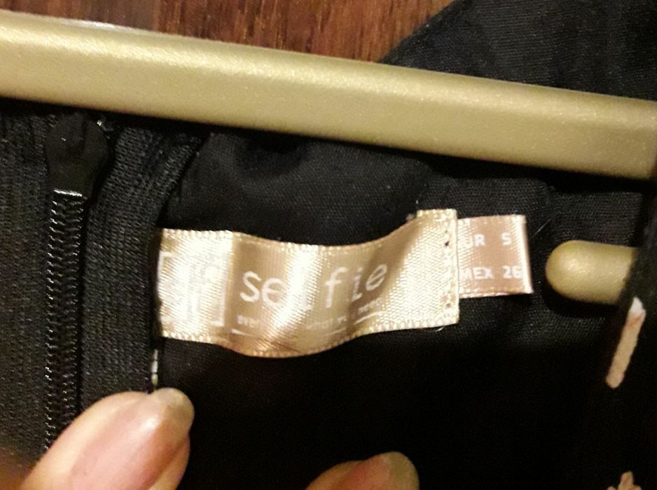 2  платья разные