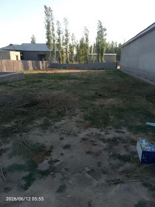 Uchatska sotiladi 5 sotix narxi kelishiladi.
