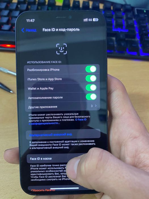 Продаю 12-й iPhone