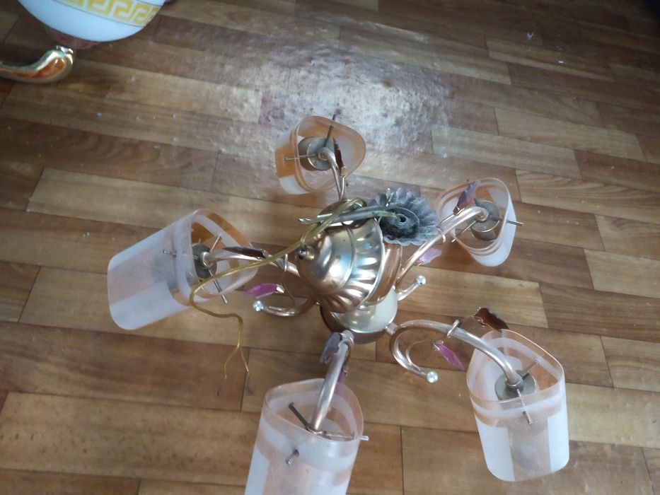 Продаю люстры , в хорошем состоянии