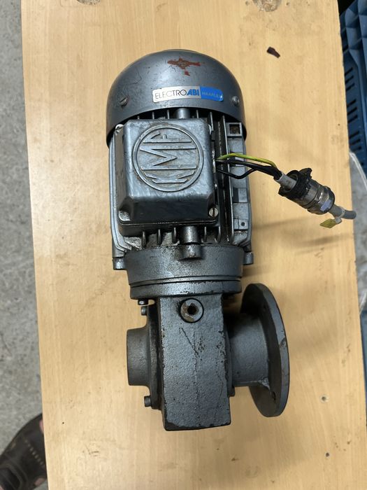 Motor electric cu reductor de 0,18 lw