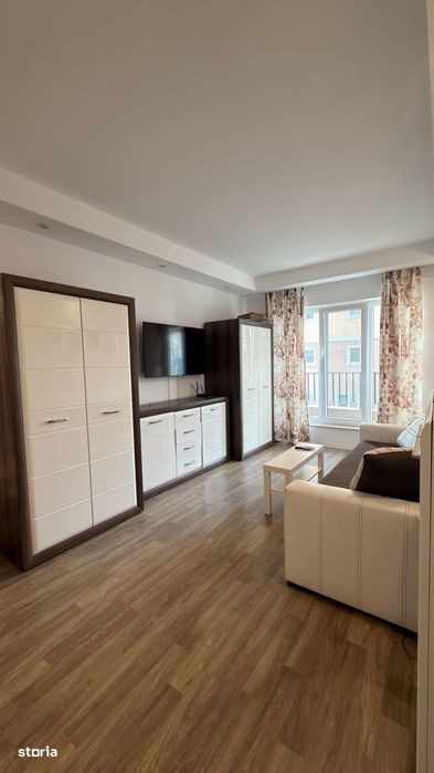 2 camere,bucătărie separată, vedere la piscină, parcare, în Cosmopolis