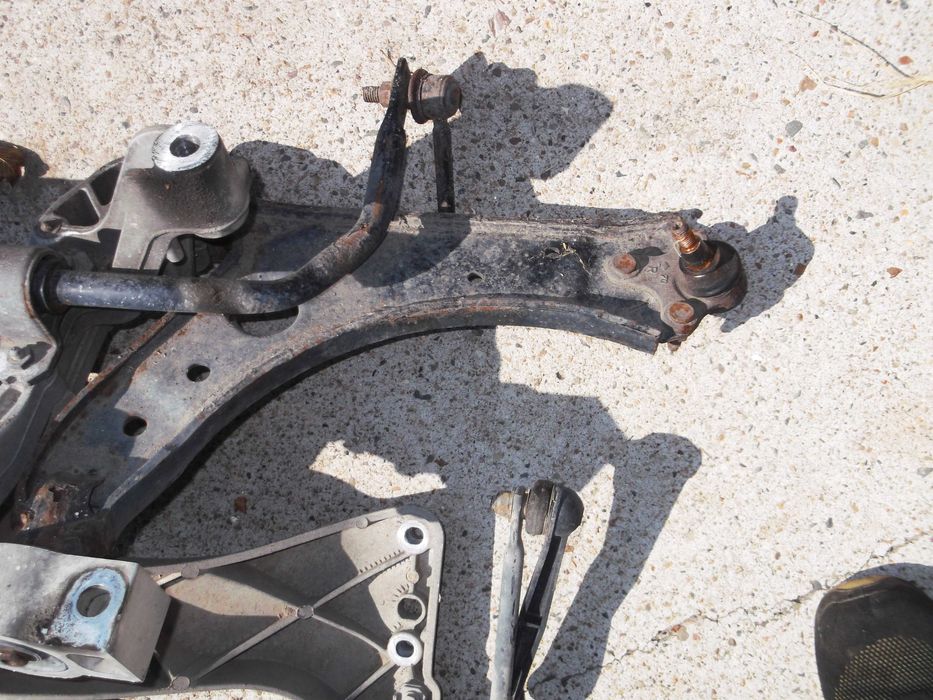 Ляв и десен носач за Ауди А3 8P 2004 г.1.6 FSI 16в 116 к.с