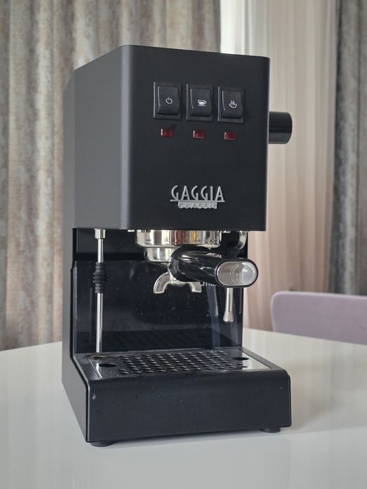 Кафемашина GAGGIA Classic E24 Thunder Black RI9481/14

Закупена май месец 2026г.;
Използвана е 10 пъти;
Без забележки;
Цена: 350 Евро
