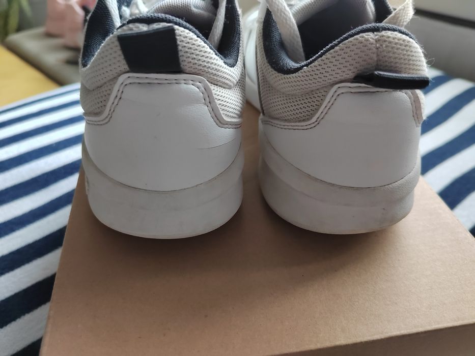 Нови маратонки Adidas 34