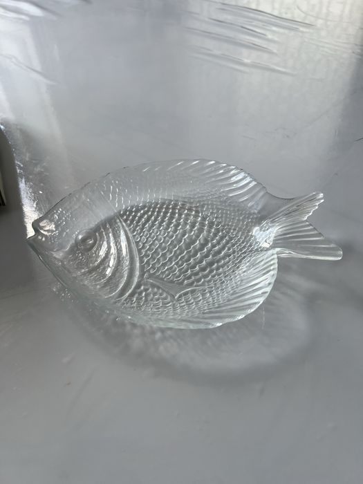 Стекллянная тарелка