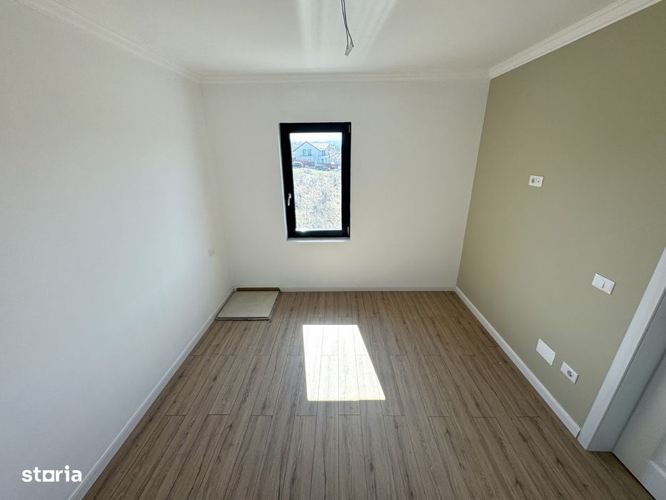 5 camere! CANALIZARE! Incalz in pard! Vila Tomesti