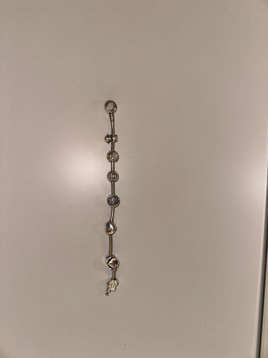 Pandora brățara purtată extrem de putin