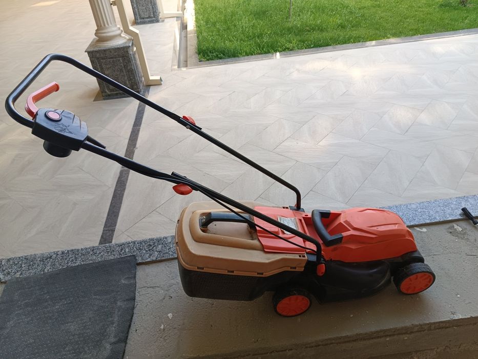 Продаётся газона косилка