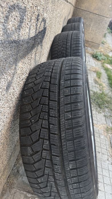 Зимен комплект джанти със зимни гуми Hankoon  Winter i cept 225/50/17 за BMW