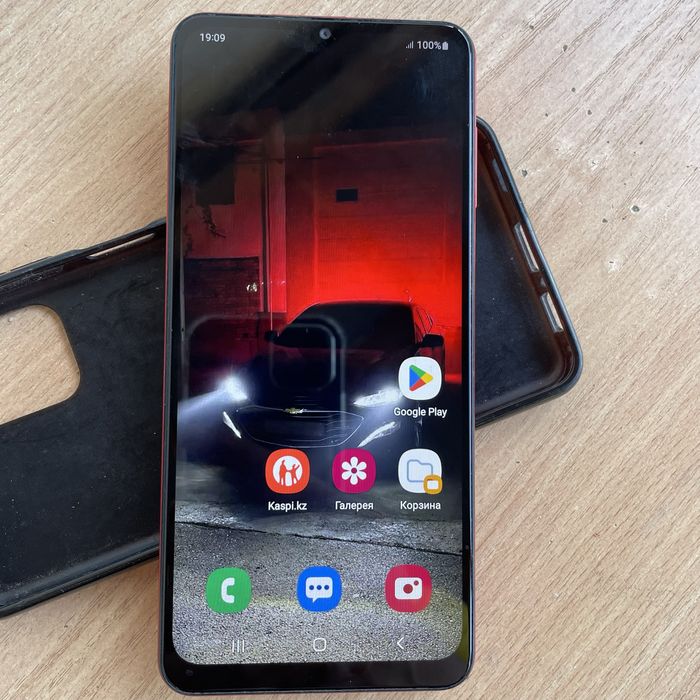 Продам Samsung A12. Почти новый.