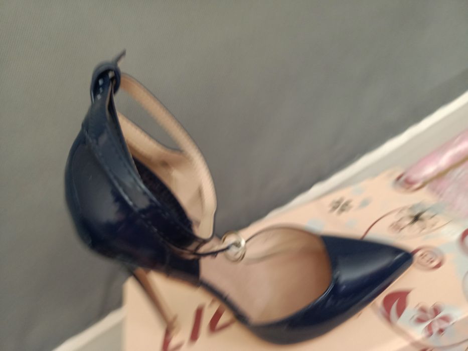 Продам шикарные новые туфли