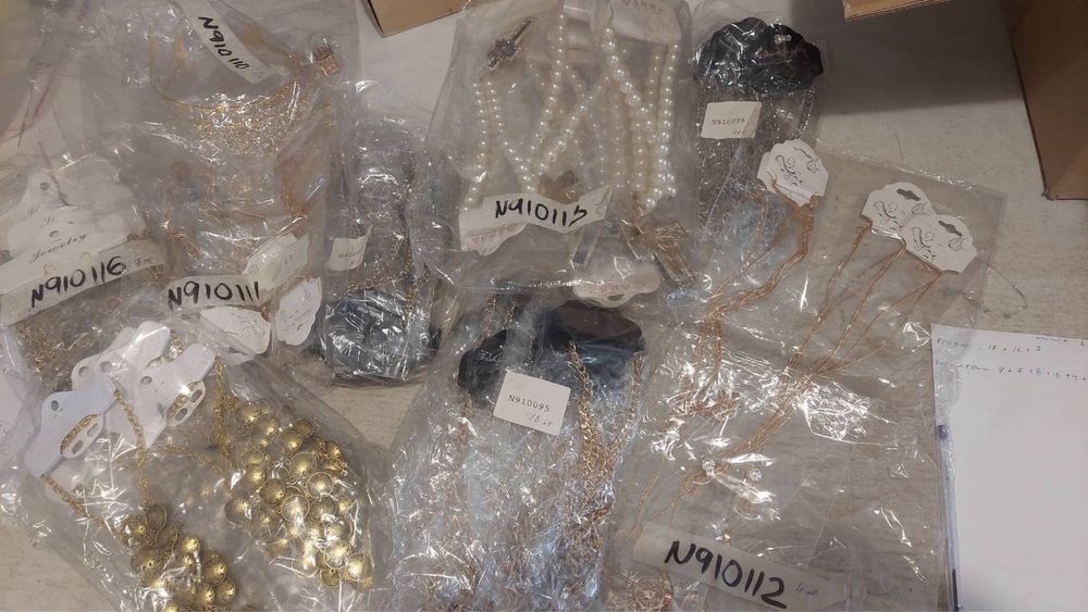 Бижута На Едро Лот 521 Бр – Всичко Заедно 0.50 EUR/Бр