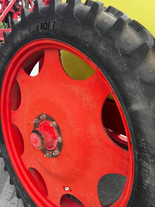 Masina de erbicidat RAU