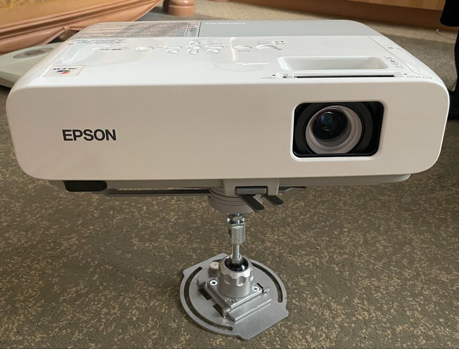 Продаю проектор EPSON EB-85