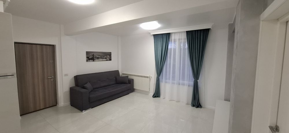 Închiriez apartament 3 camere în Complex Eroilor