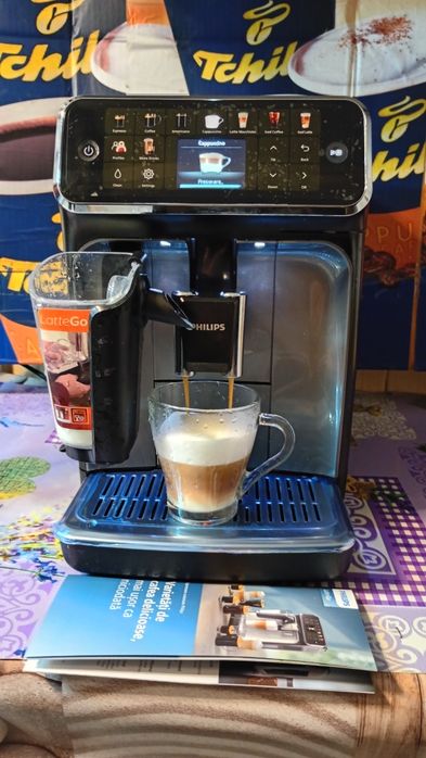 Expresor cafea Philips Latte Go 5500 ca nou, cană noua.