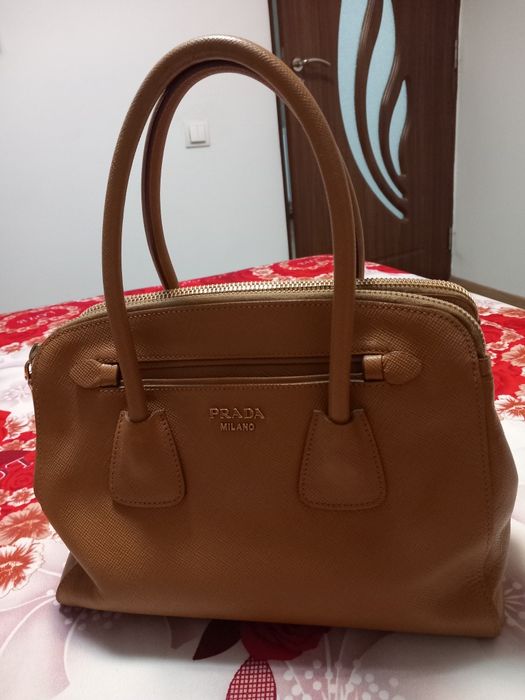 Vand geanta prada
