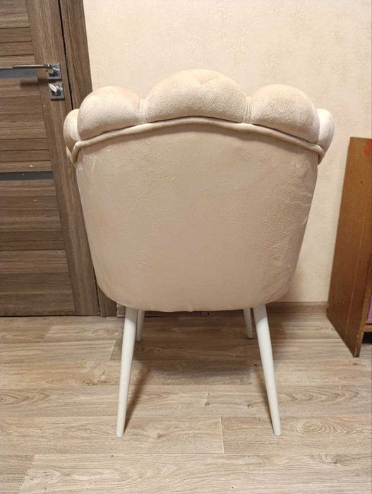 Продается мягкое кресло для гостиной