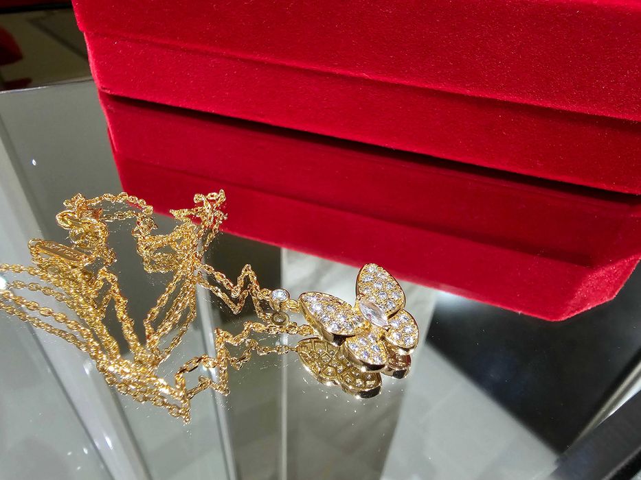 Van Cleef & Arpels VCA Rose Gold Diamond Two Butterfly Дамско Колие