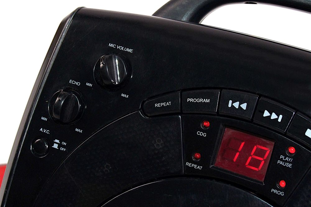 KARAOKE Singing Machine + microfon AKAI si 7 CD-uri cu negative, NOU