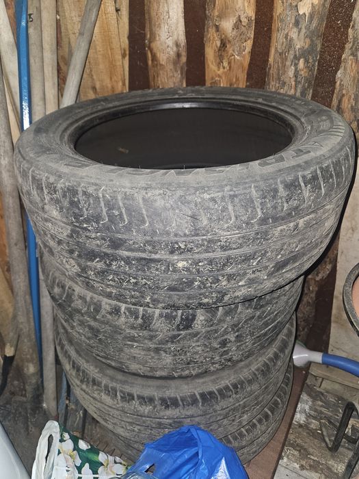 Продам резину 215/55/17