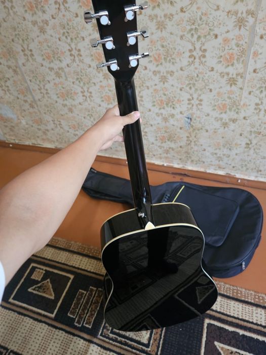 Продается гитара 41 размер