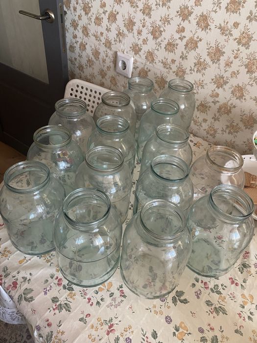 Продам 2 литровые банки