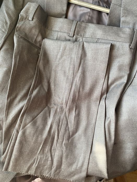 Кастюм тройка серого цвета